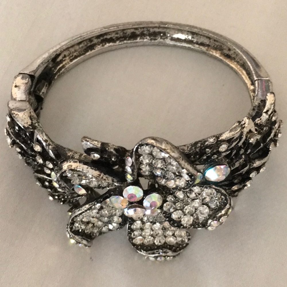Rhinestone flower bracelet